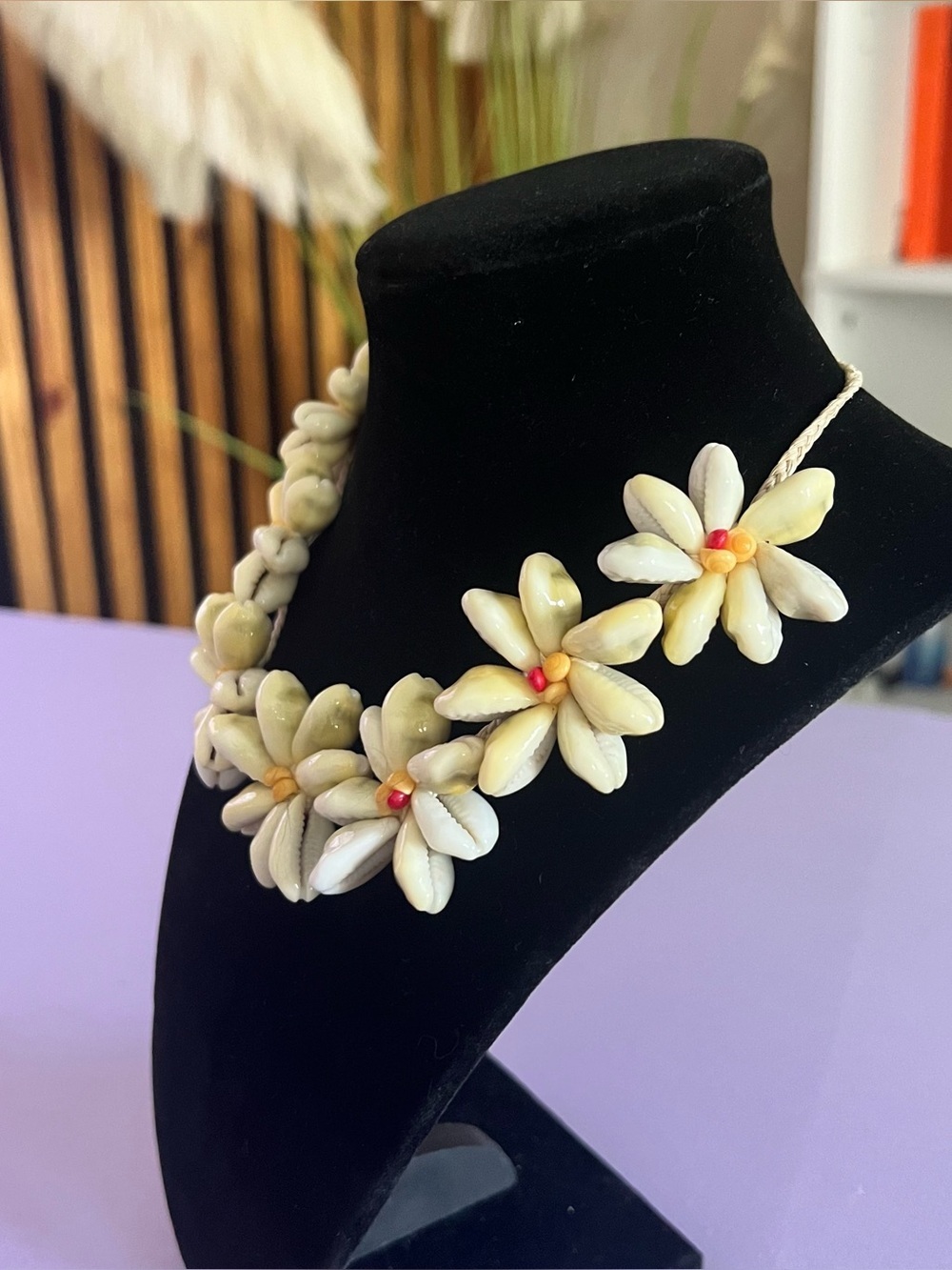 Vintage Handmade Cowrie Shell Daisy Necklace Hawaiian Coastal Cottagecore - Picture 2 of 3